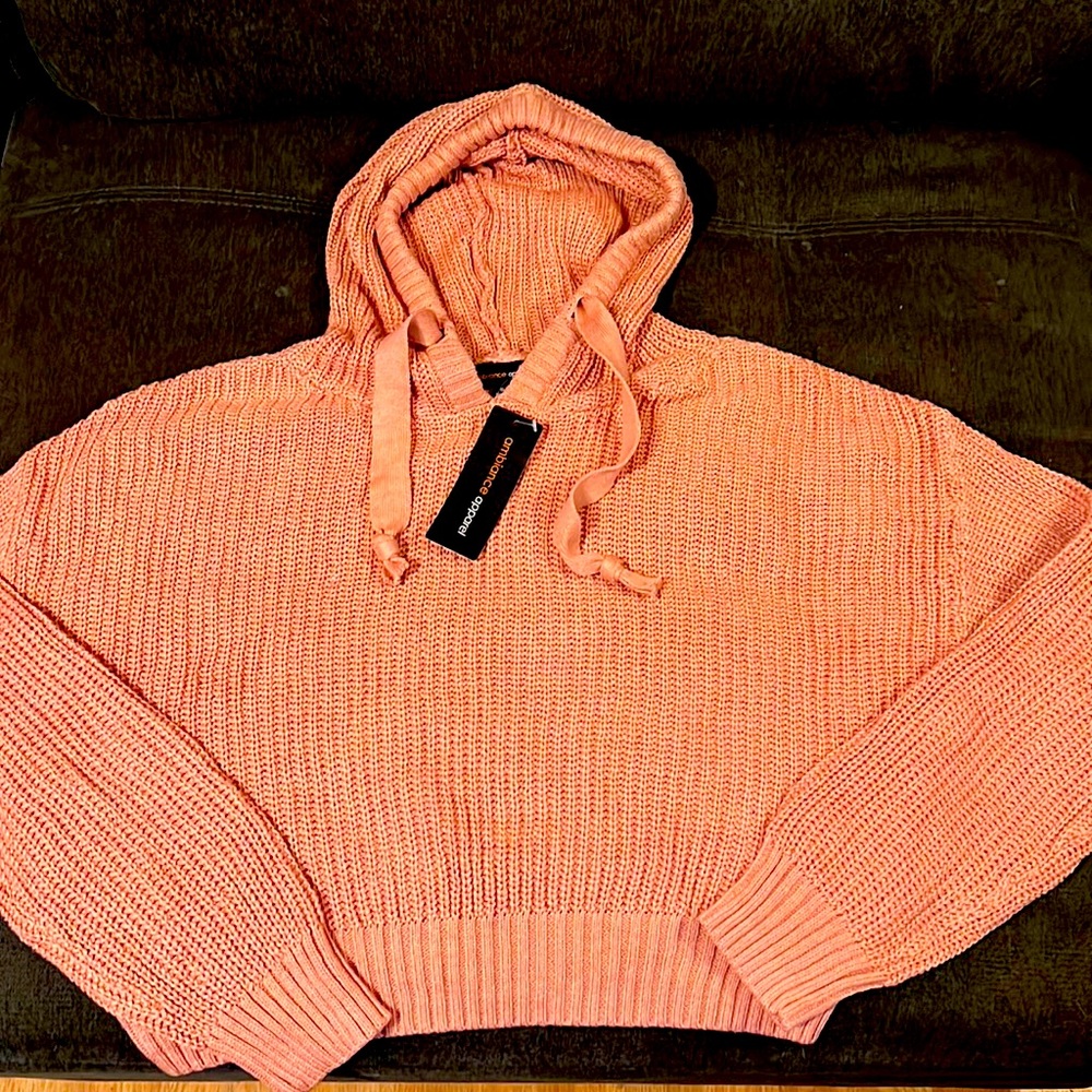 New sweater color light pink size Small